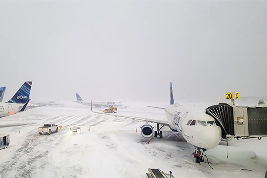 Airlines Scramble as Winter Storm Disrupts Travel in USA - Aventia ...